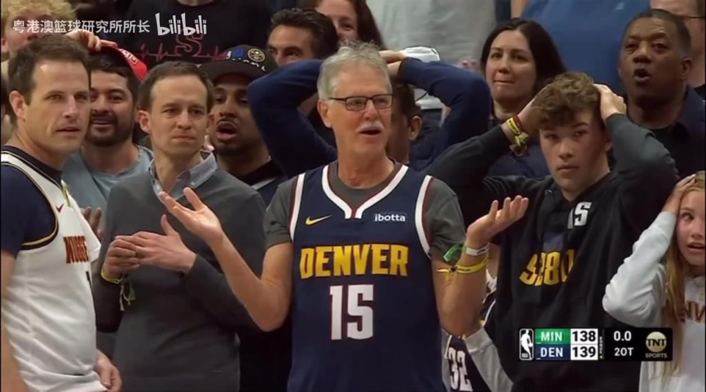 導火索？回顧此前掘金對陣森林狼，威少送出三分犯規(guī)后的眾生相！