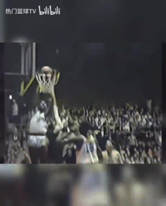 這是怪物嗎？張伯倫高中時期是怎么打球的？校園里的明星！