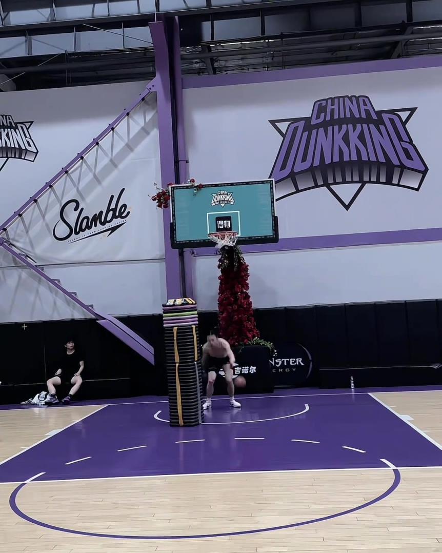 兄弟，這個摸高如何？