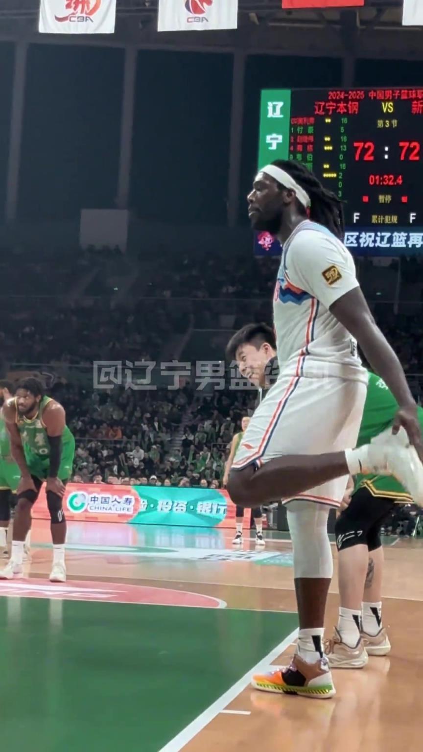 哈雷爾狂噴奧利弗：我會在澳洲干你小子！裁判吹T送他離場