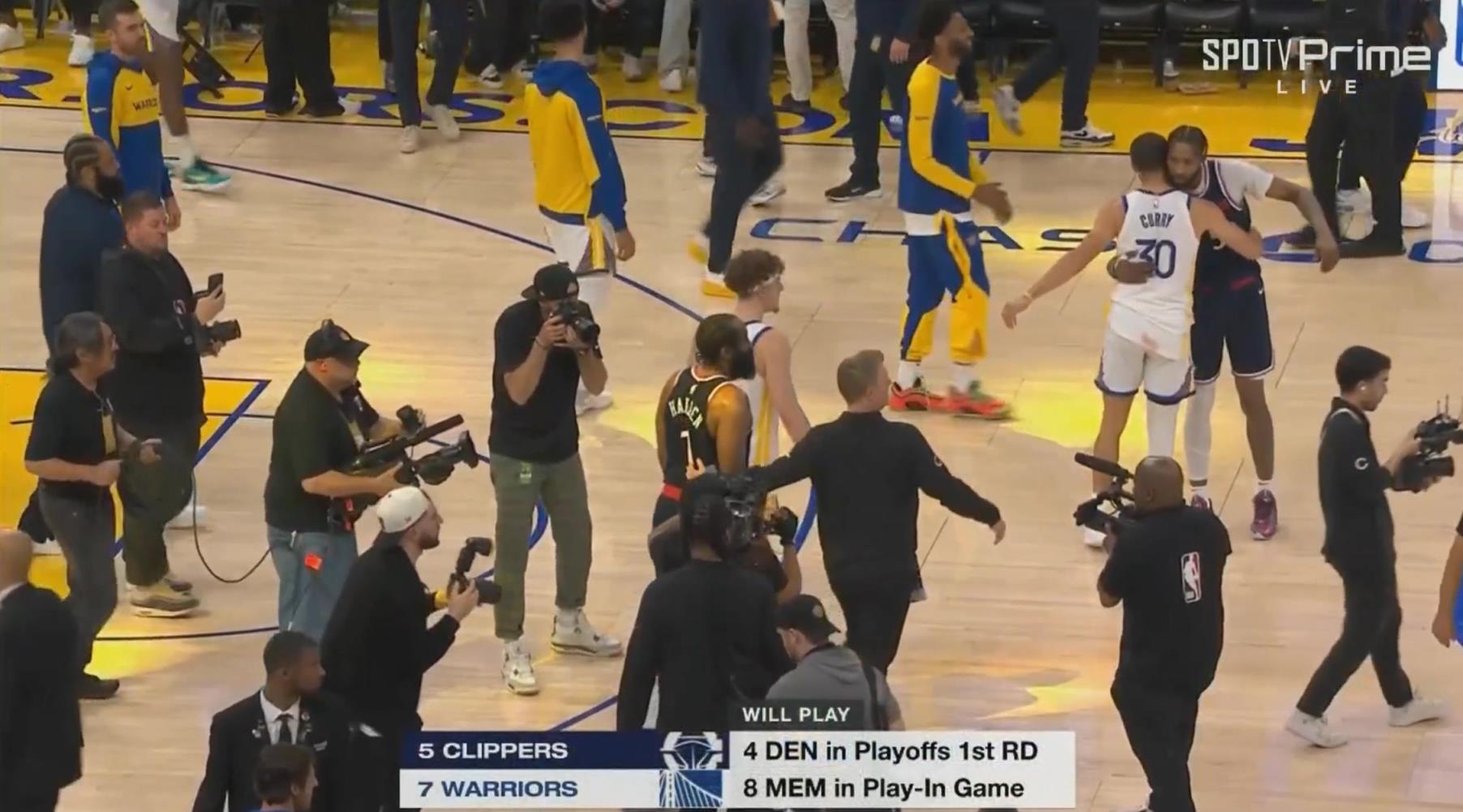 加時賽12分無解表現(xiàn)率隊獲勝！哈登賽后臉上笑容藏不住呀