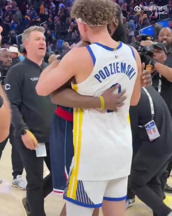 能打破附加賽不勝魔咒嗎？庫里賽后和哈登&小卡紛紛擁抱