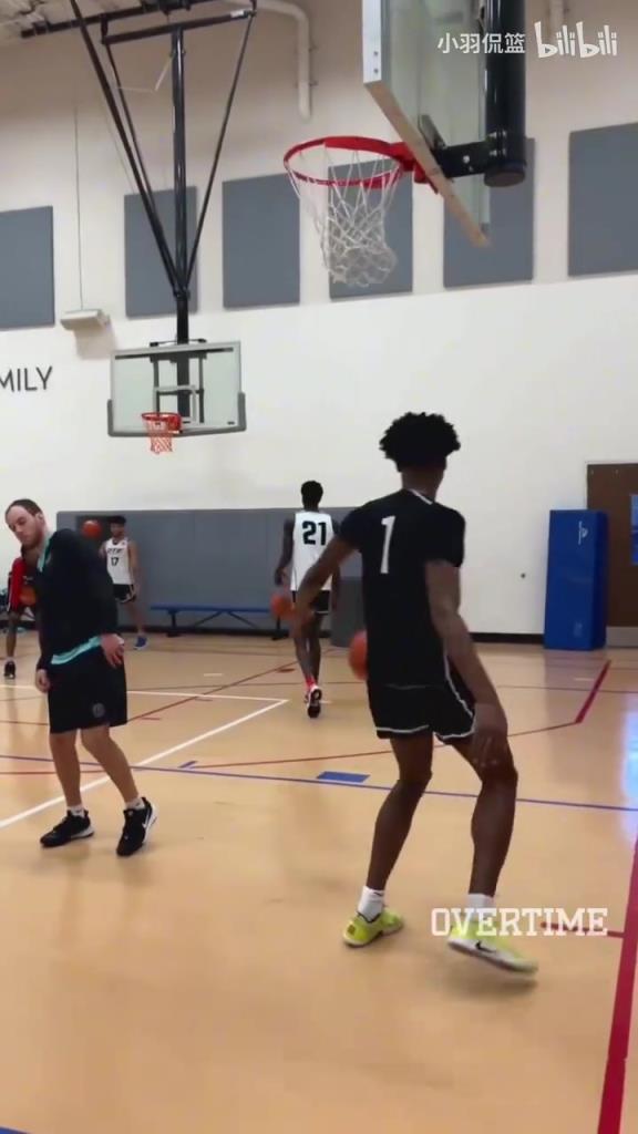 地表最強(qiáng)身體素質(zhì)？阿門扣籃簡(jiǎn)直就像直升機(jī)起飛一樣！