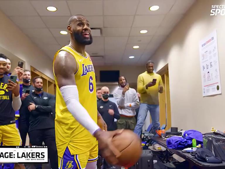 里弗斯絕殺之后湖人隊(duì)的更衣室氛圍，簡(jiǎn)直不要太和諧??！