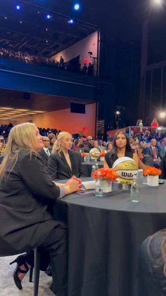 今天這穿搭，差點(diǎn)沒認(rèn)出來！佩奇-布克斯當(dāng)選WNBA狀元后十分淡定