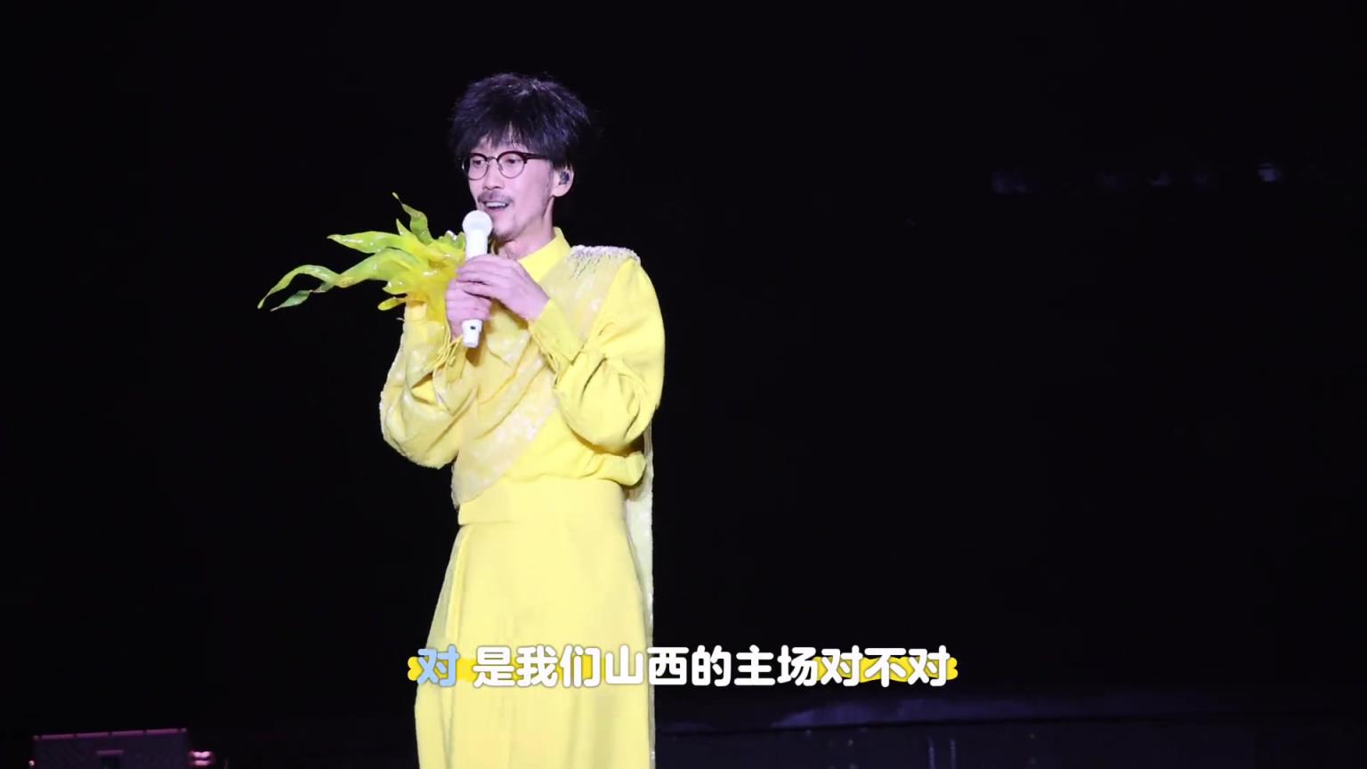 山西鬧他！周傳雄太原演唱會現(xiàn)場帶領(lǐng)歌迷為山西男籃加油助威